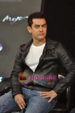Aamir Khan at the launch of Mahindra_s new bikes Mojo and Stallion in Trident on 30th Sept 2010 (39).JPG